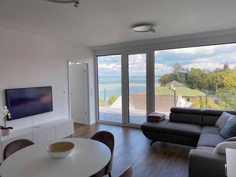 Ferienwohnung direkt am Ufer mit eigenem Strand