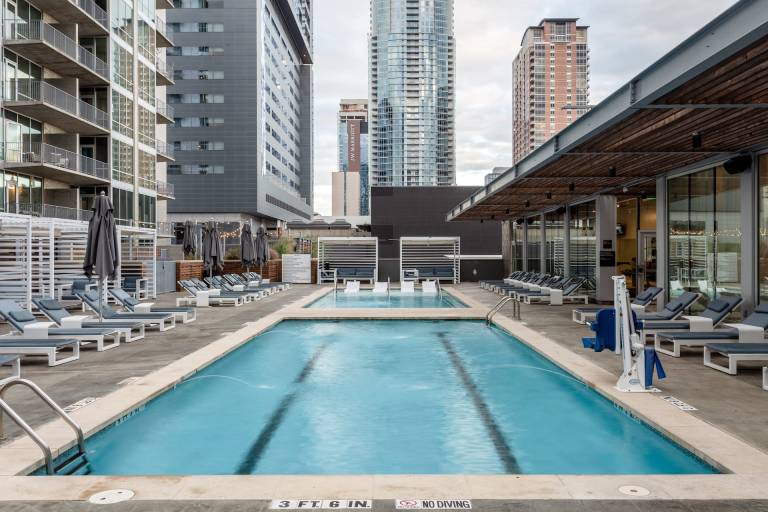 Kasa Renovated Kitchen Pool Access 2nd Street