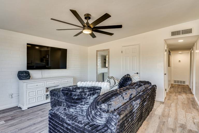 2 Mi to Dtwn Modern Home w Yard in Tucson