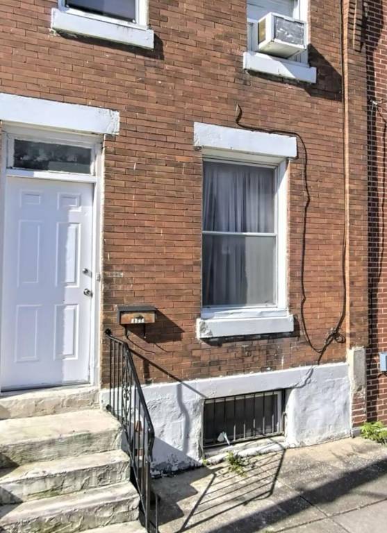 House Strawberry Mansion