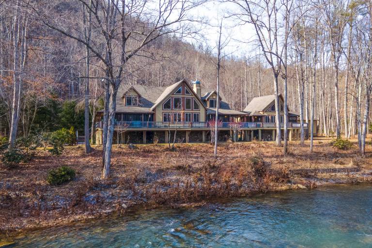 Serenity on the River Luxe Lewisburg Cabin