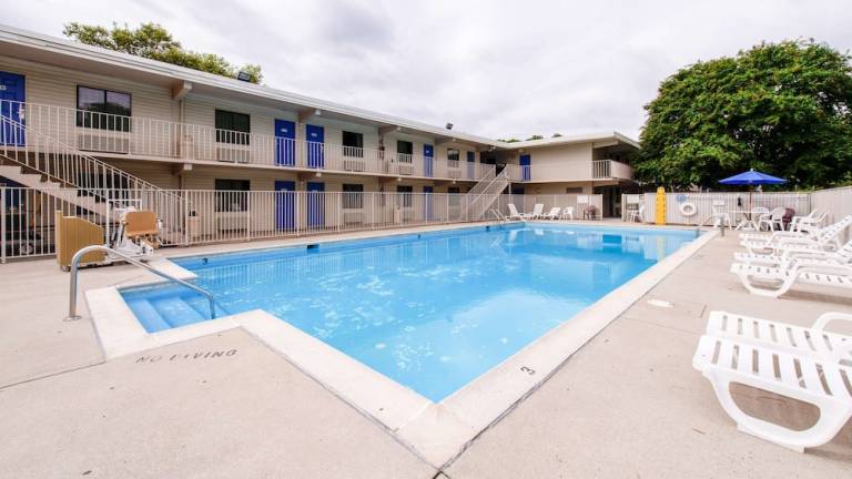 Motel  Poplar Hall