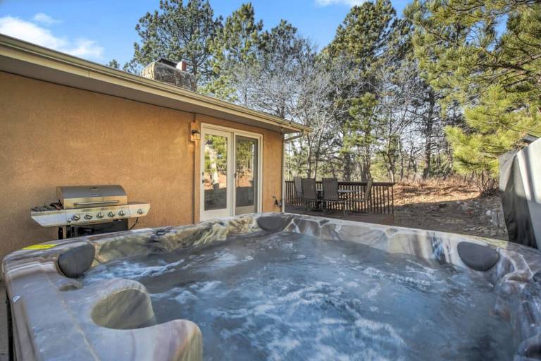 4BD w Hot Tub Game Lounge Dog Friendly USAFA