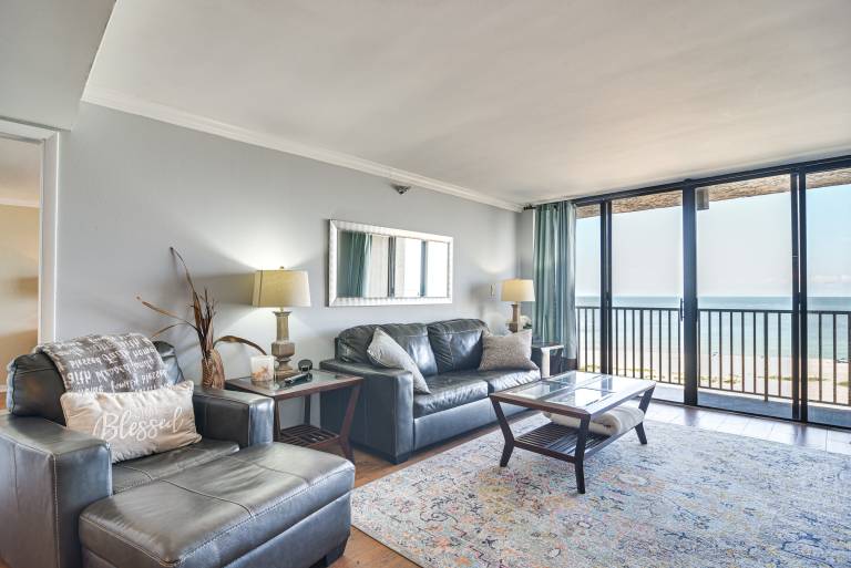 Walk to Beach & Eats Condo w Pool in Clearwater