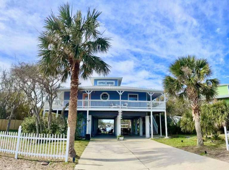 House  Crescent Beach