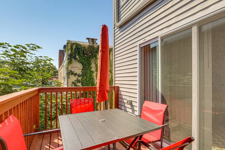 Remote Work Hub Philly Condo 3 Mi to Center City