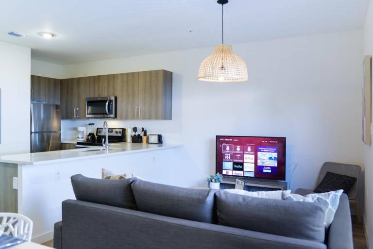 Awesome House 15 Min to Aventura W Free Parking