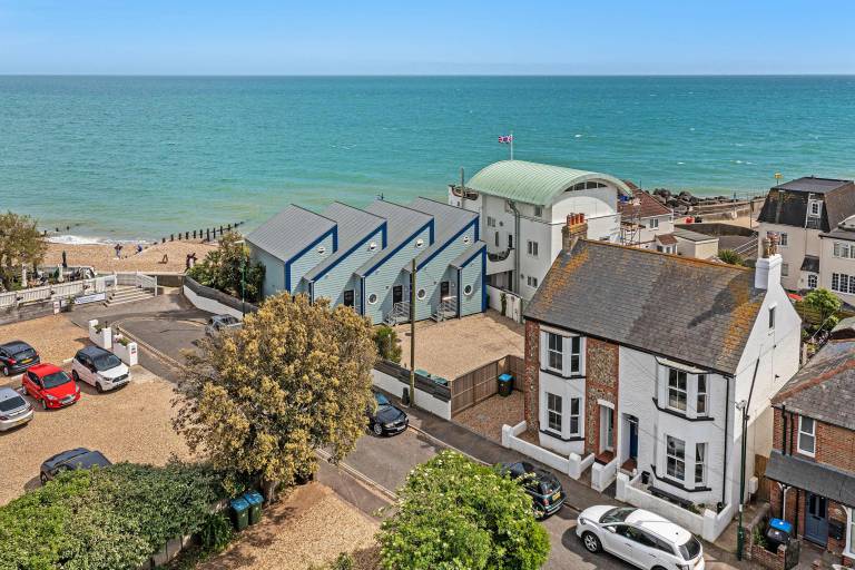 Seaside Villa with Garden 40m to Beach