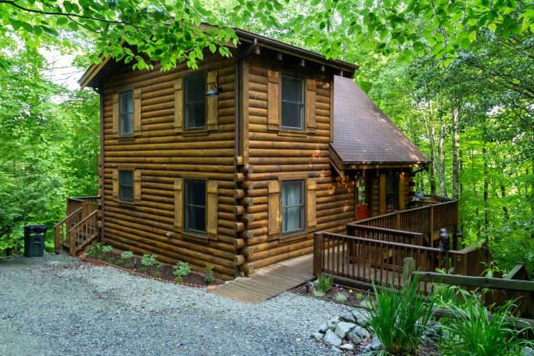 Mimi's Cottage - pet friendly cabin between Boone-Blowing Rock with hot tub, game tables