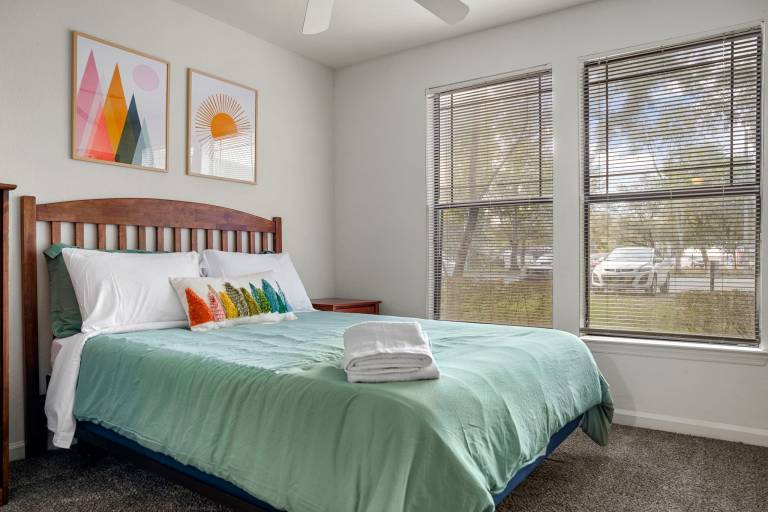 2 MI to USF Pet Friendly Pool and Gym