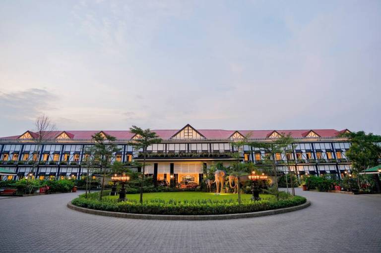 MAYFAIR Tea Resort