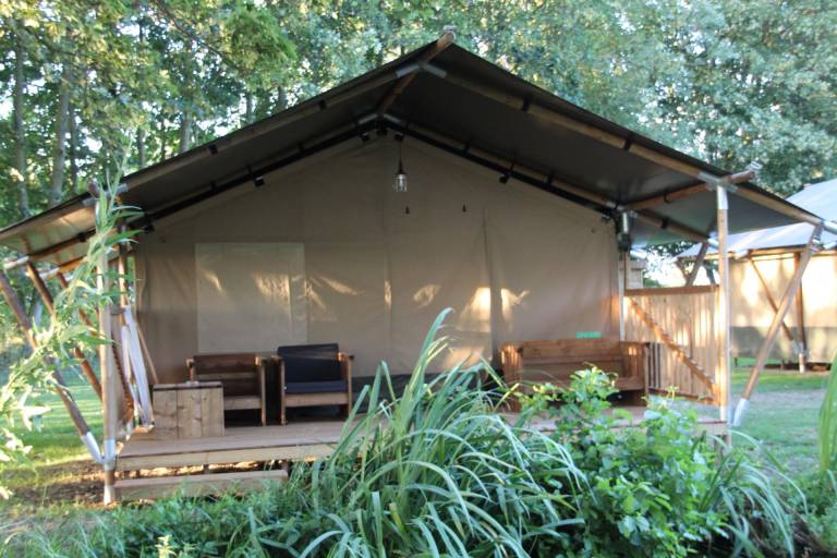 Luxe safaritent voor 4 personen met prachtig uitzicht huisdieren toegestaan