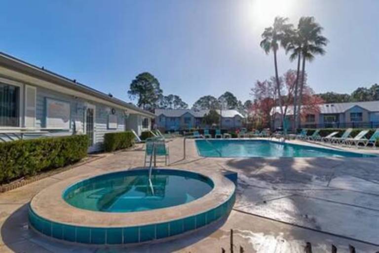 Pool Modern Queen Room4Rent in a 2BR 2BT Laundry