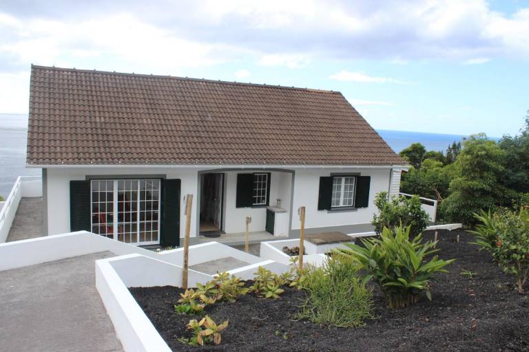 Freistehendes Haus mit Terrasse und herrlichem Blick aufs Meer