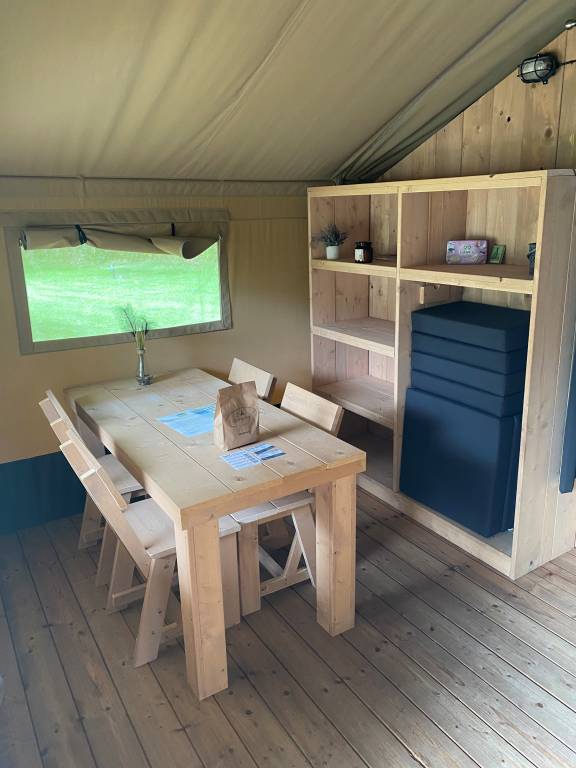 Luxe safaritent voor 4 personen met prachtig uitzicht