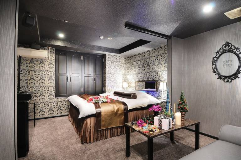 Ishidu hotel blanc chapel christmas Adults Only