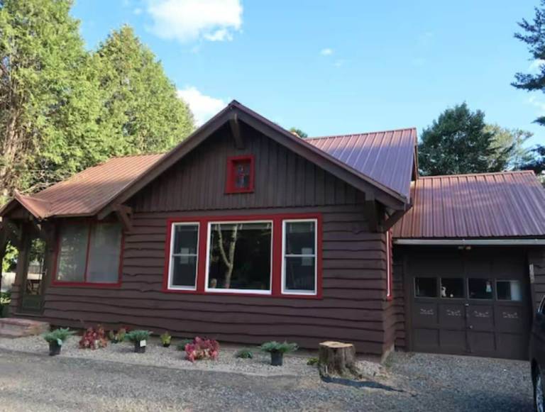 House  Saranac Lake