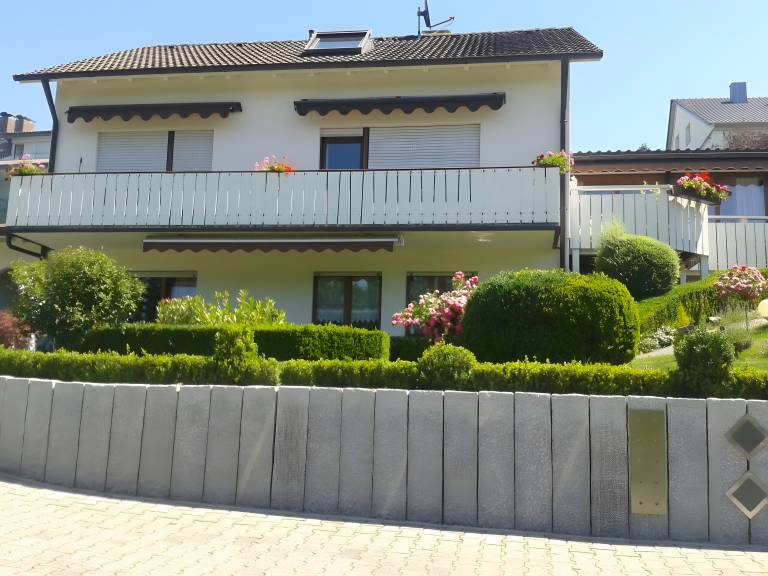 Ferienwohnung Thum mit Privatterrasse und Wi Fi
