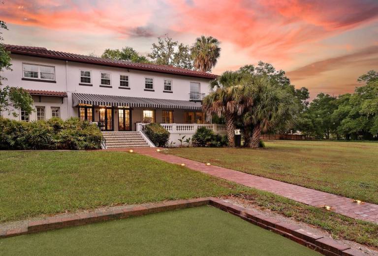     
Villa ∙ 20 guests ∙ 7 bedrooms
