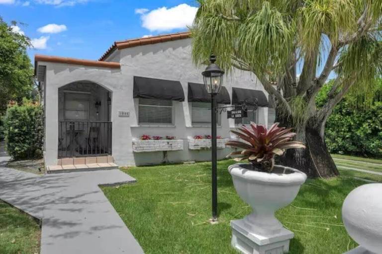 House  Coconut Grove
