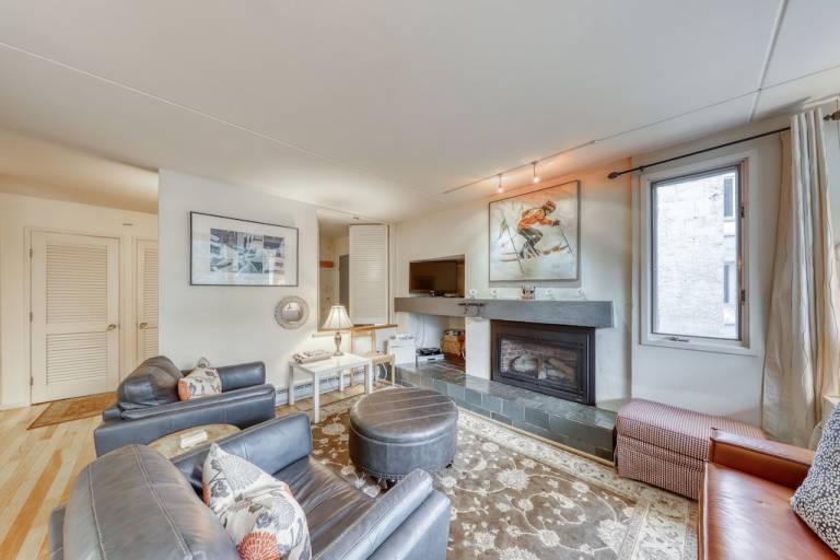 Condo  Warren