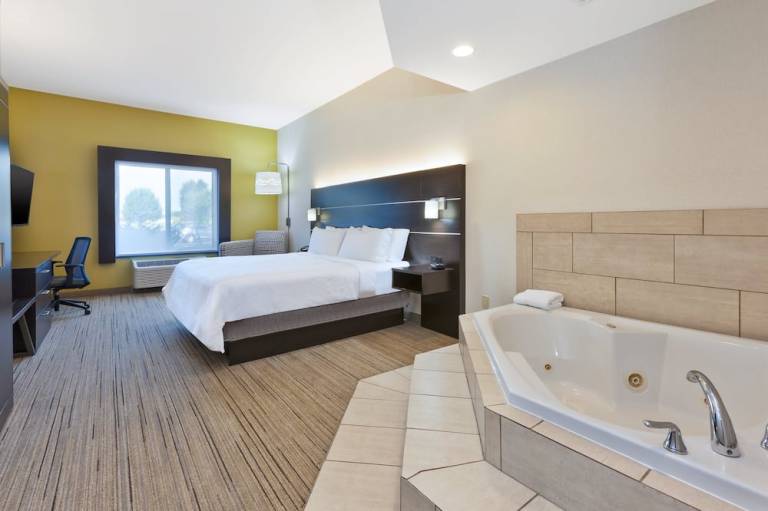 Holiday Inn Express Hotel & Suites Cleveland Richfield by IHG