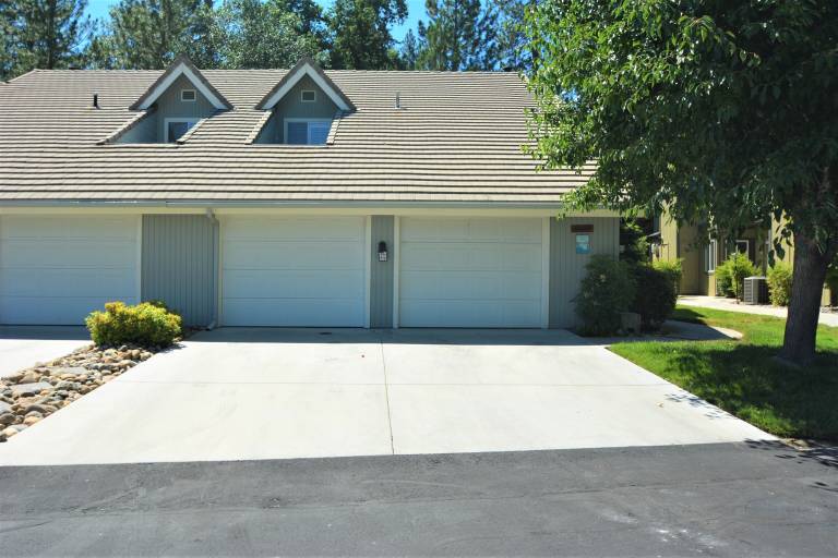 House Oakhurst