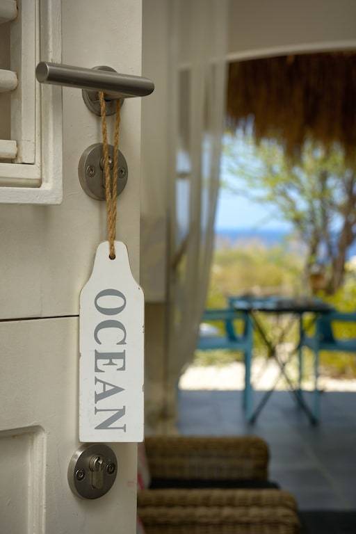 Cabin Santa Barbara Crowns