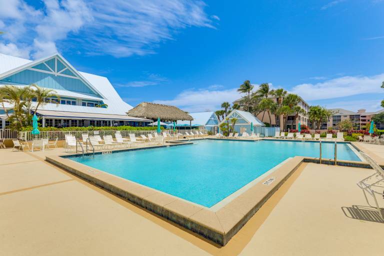 2 Mi to Jupiter Beach Condo w Lake Views
