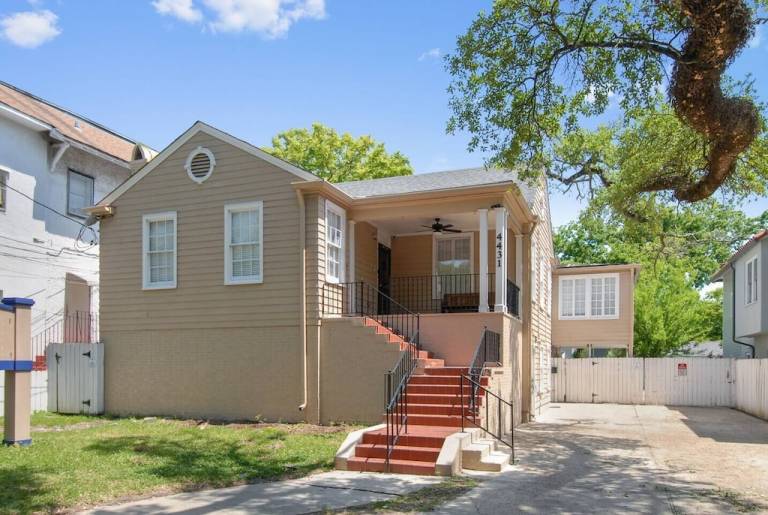 House  Mid-City