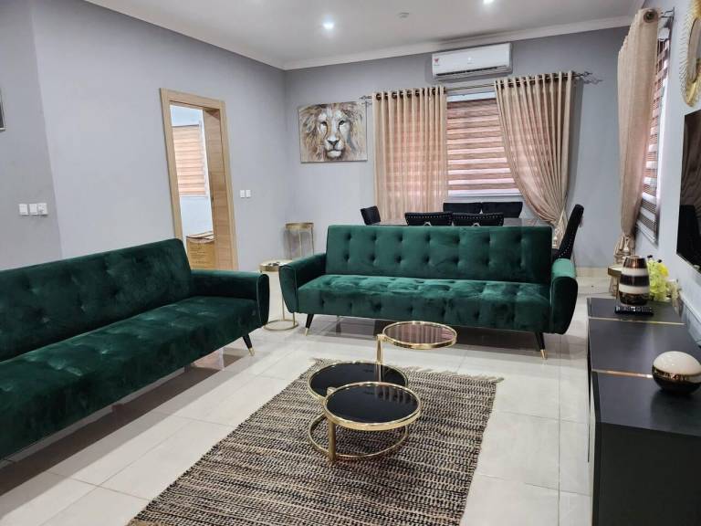 House Tema