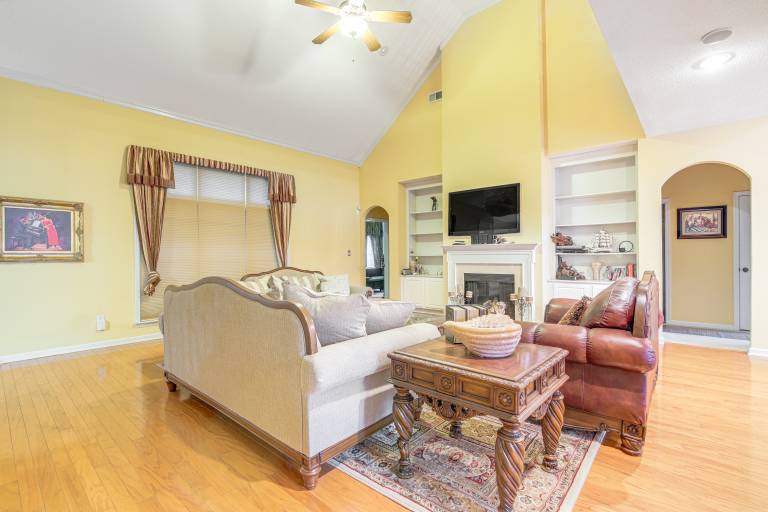 Family Friendly Gem w Home Office in Memphis