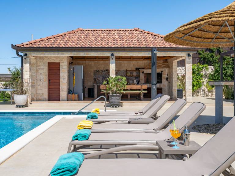Fully equipped big house with yard, private pool & terrace | Pet-friendly - 1