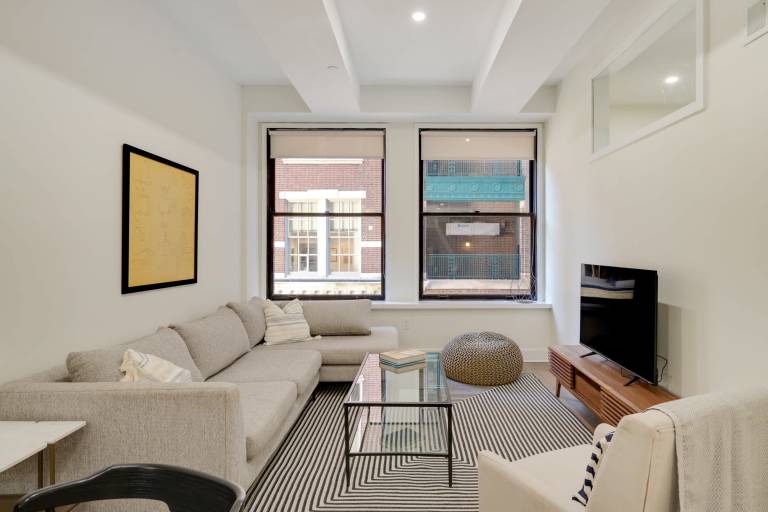 Sosuite 2BR Apt w W D Gym Lounge