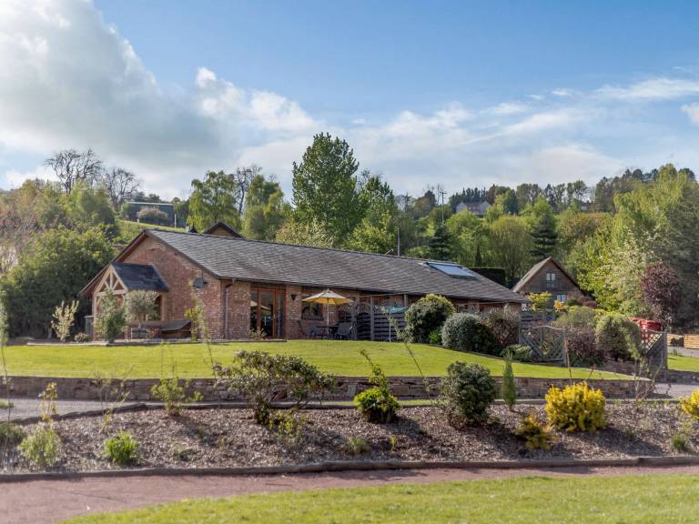 2 Bed in Clifton on Teme CC008