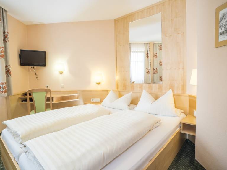 Doppelzimmer gemütlich und modern eingerichtet