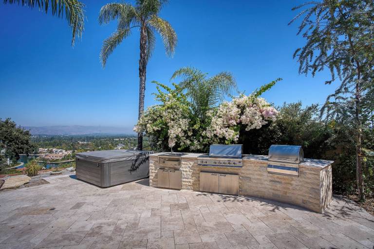 House  Woodland Hills