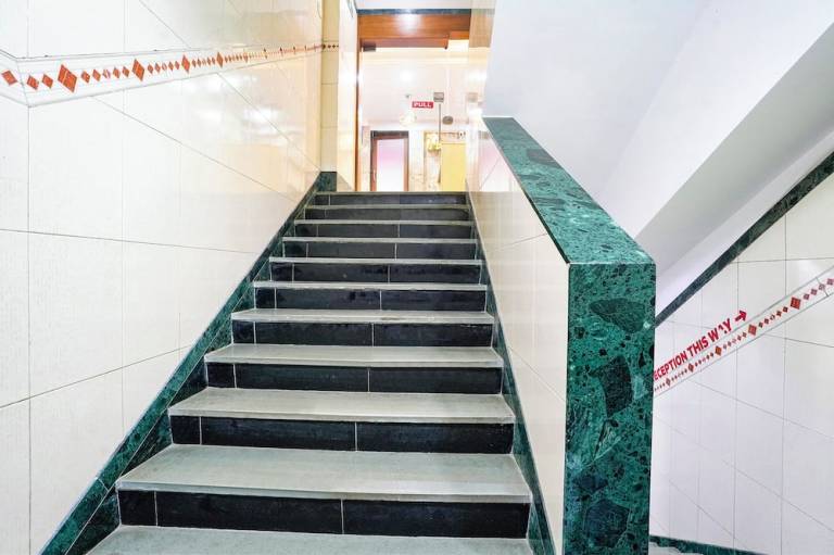 Fabhotel Cruz Royale