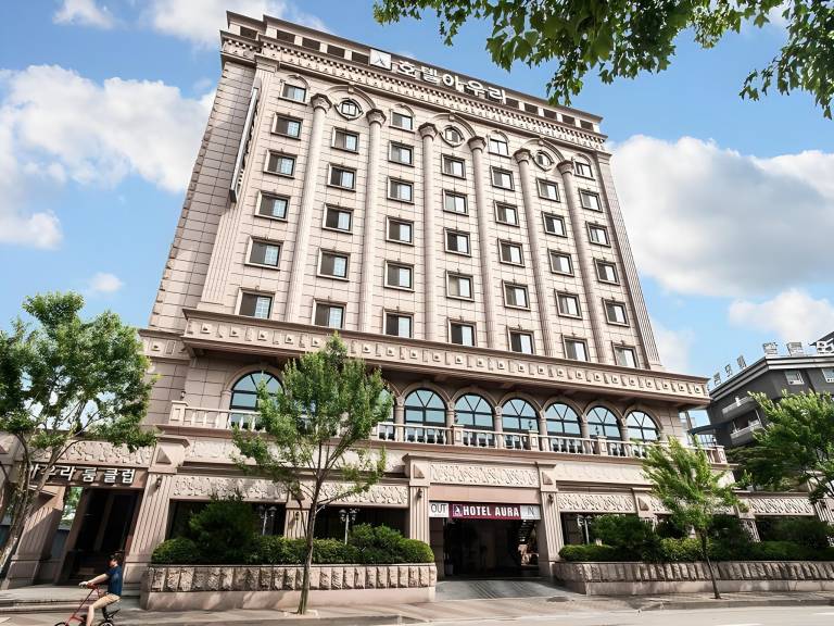 Aura Hotel