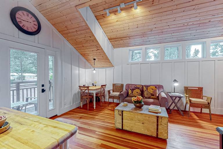 Cottage  Whitethorn