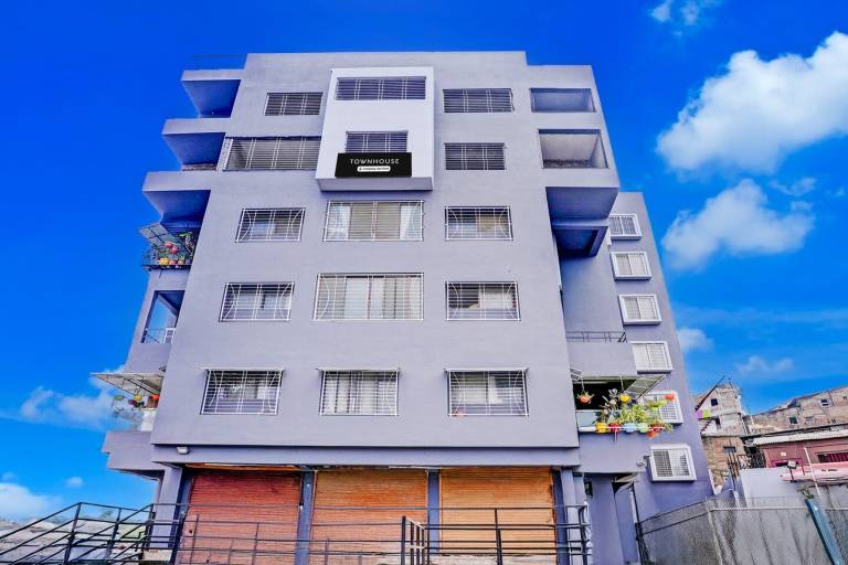 Townhouse Gadge Maharaj Road Near Godavari River