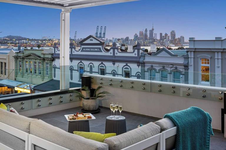 Apartment  North Shore