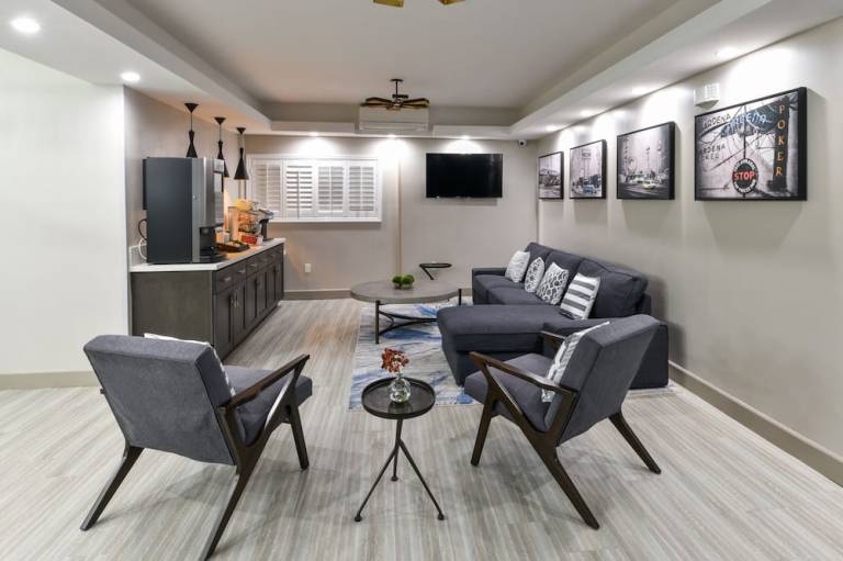 Hollywood Inn Suites Hotel