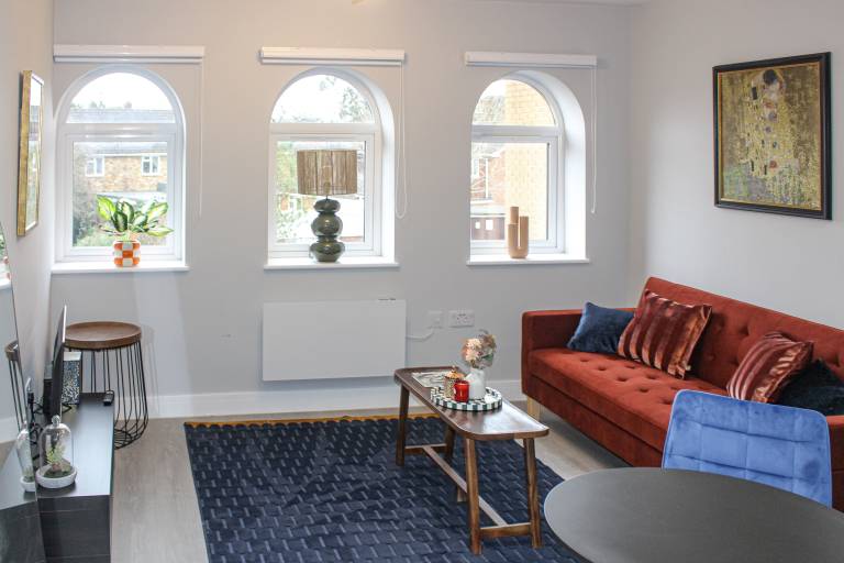 Stylish 1 Bedroom Apartment in Slough with Parking