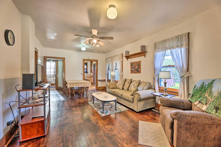 Family Friendly Marlinton Home Walk Downtown