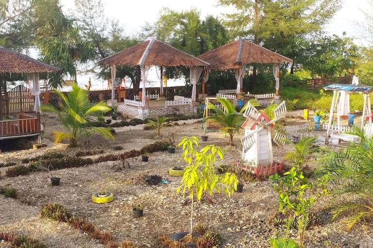 Simeulue Nanik Surfcamp
