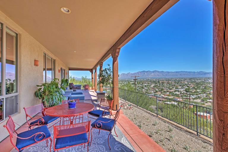 Scenic Luxury Villa w Spa in Downtown Tucson