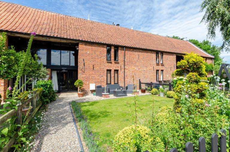 Chestnut Barn Runham 1880 s Barn conversion