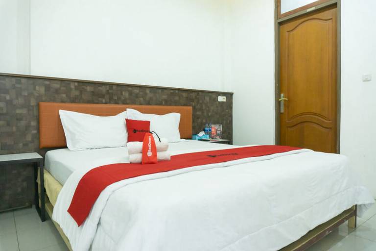 RedDoorz Plus Ende City Center