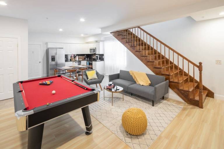 Billiards 3BR Apt in Walk up w Laundry